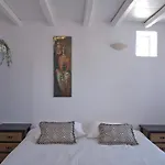 Sabia, Ambelas Páros